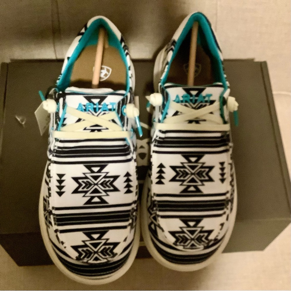 NWT Ariat Hilo Stark Black & White Southwest Slip On Shoes in size 9